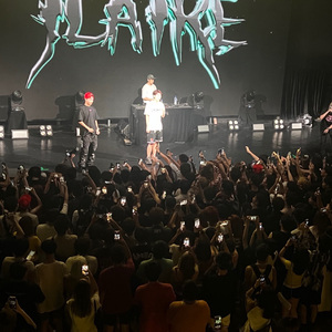 猛男猛插粉嫩美女小穴免费高清视频
