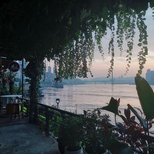 猛男猛插粉嫩美女小穴免费高清视频
