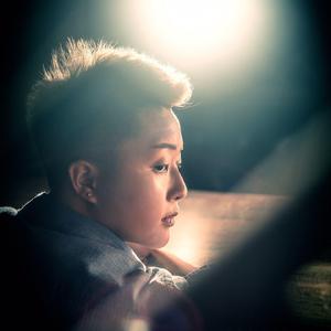 猛男猛插粉嫩美女小穴免费高清视频
